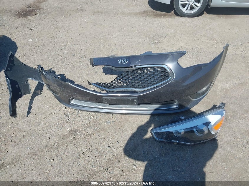 2016 KIA CADENZA PREMIUM KNALN4D70G5212680