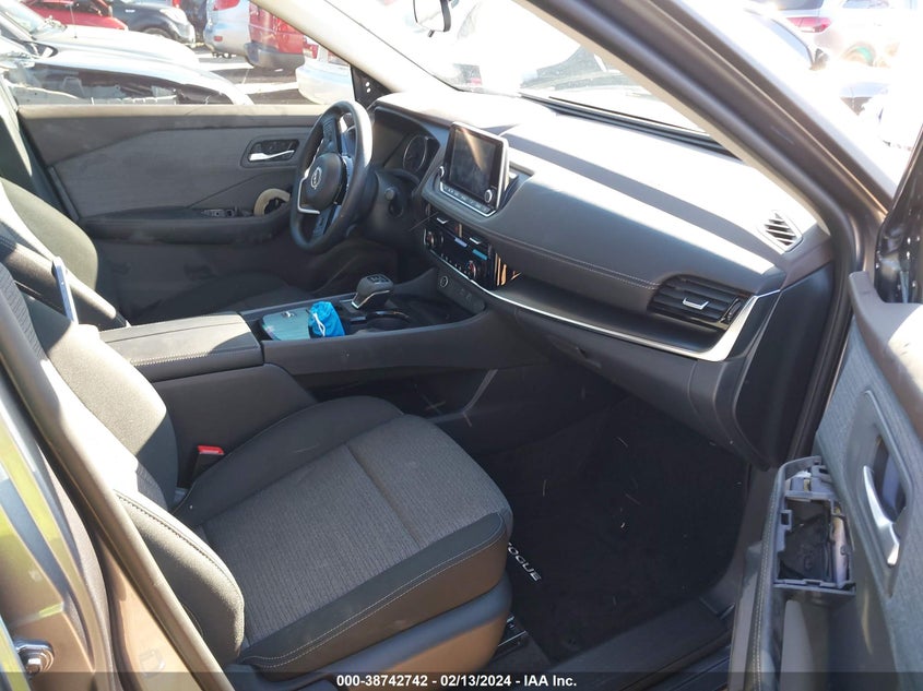 VIN 5N1BT3BAXPC740828 2023 NISSAN ROGUE SV