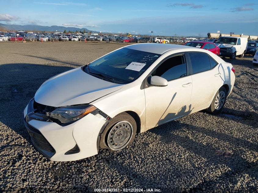 2018 TOYOTA COROLLA LE - 5YFBURHE8JP759228