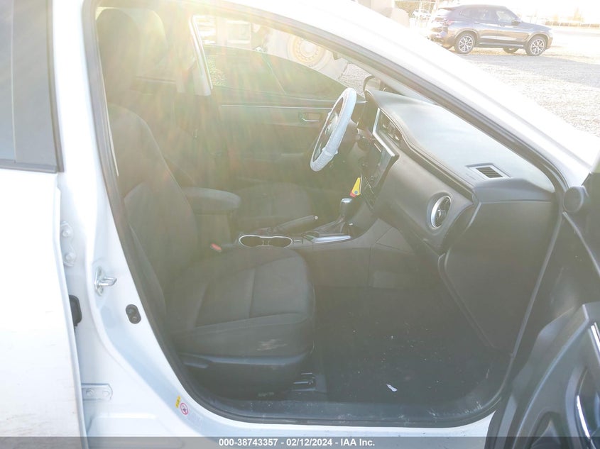 2018 TOYOTA COROLLA LE - 5YFBURHE8JP759228