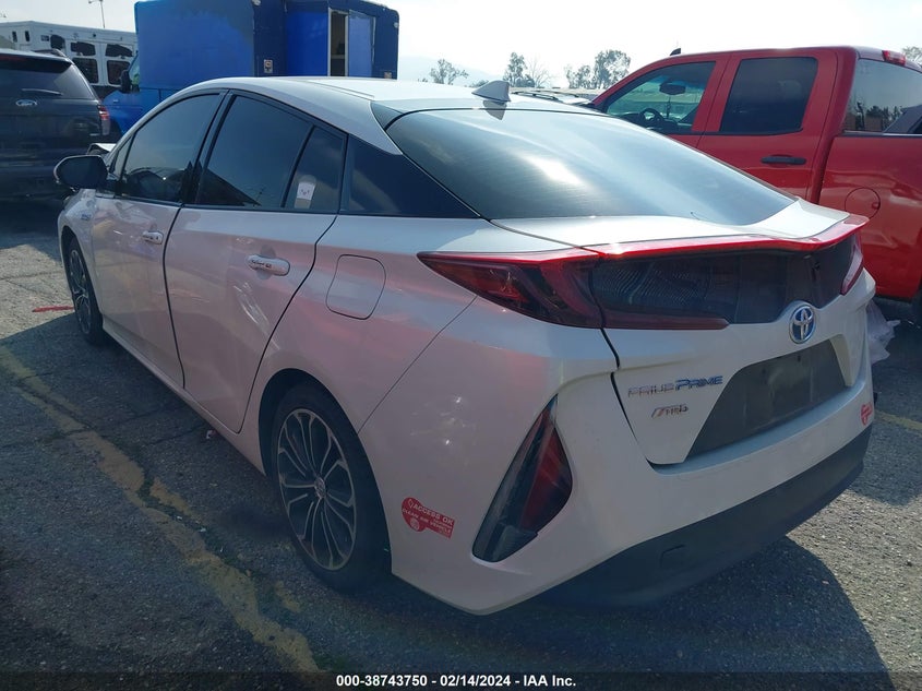 VIN JTDKARFP2J3085082 2018 TOYOTA PRIUS PRIME PLUS
