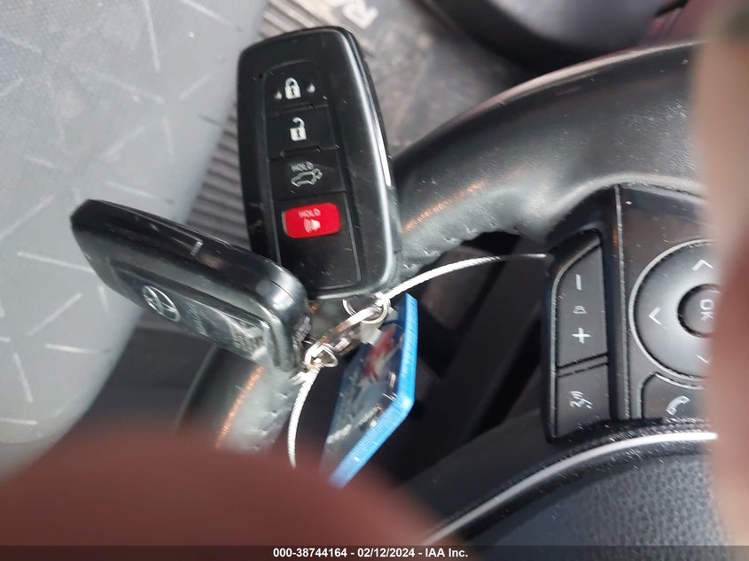 2019 TOYOTA RAV4 XLE - JTMP1RFV2KD037291