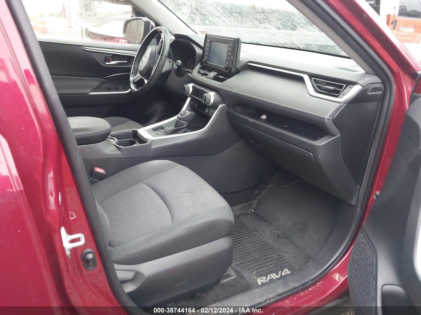 2019 TOYOTA RAV4 XLE - JTMP1RFV2KD037291
