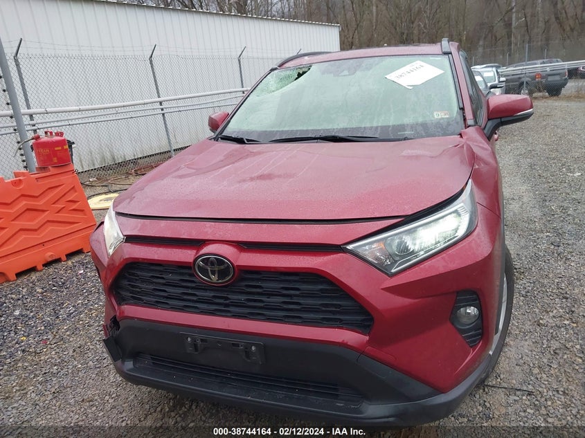 2019 TOYOTA RAV4 XLE - JTMP1RFV2KD037291