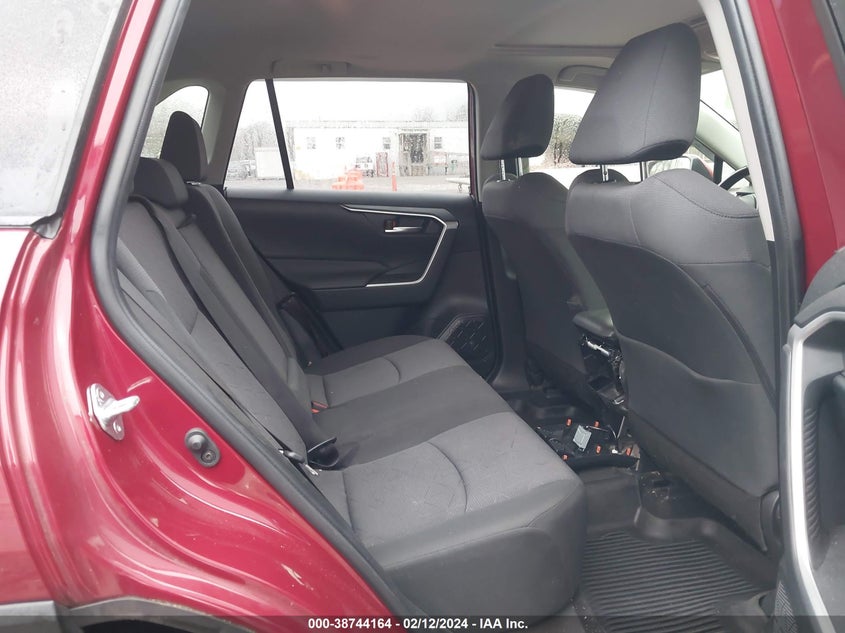 2019 TOYOTA RAV4 XLE - JTMP1RFV2KD037291