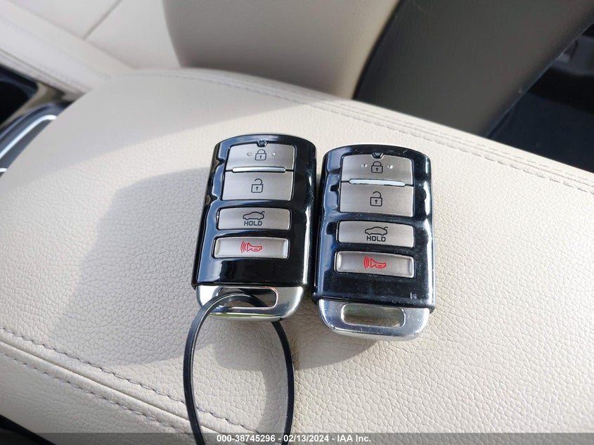 2016 KIA CADENZA KNALN4D76G5215275