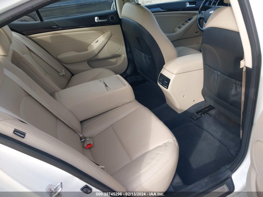 2016 KIA CADENZA KNALN4D76G5215275