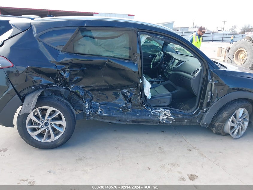 2017 HYUNDAI TUCSON LIMITED/SPORT AND ECO/SE - KM8J33A49HU479646