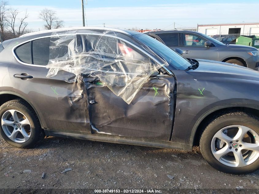 VIN ZASFAKAN6J7B77469 2018 ALFA ROMEO STELVIO AWD