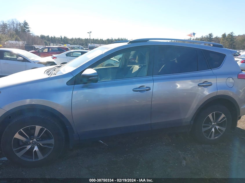 VIN JTMRFREV4JJ194915 2018 TOYOTA RAV4 XLE