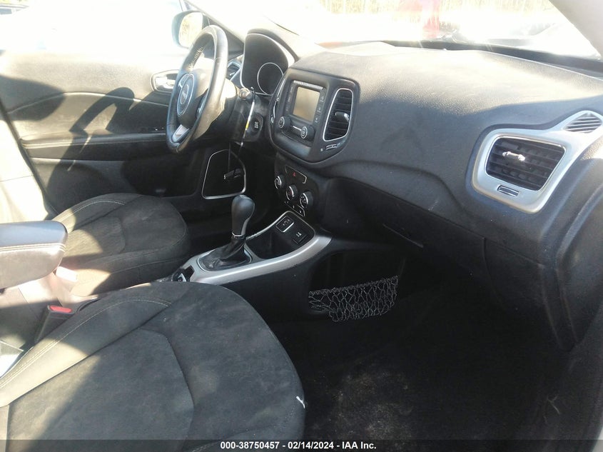 VIN 3C4NJCAB1JT471387 2018 JEEP COMPASS SPORT