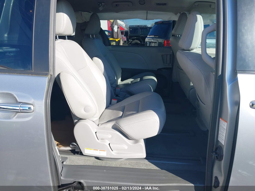 VIN 5TDDZ3DC6JS207567 2018 TOYOTA SIENNA XLE/XLE PREMIUM/LIMITED/LIMITED PREMIUM