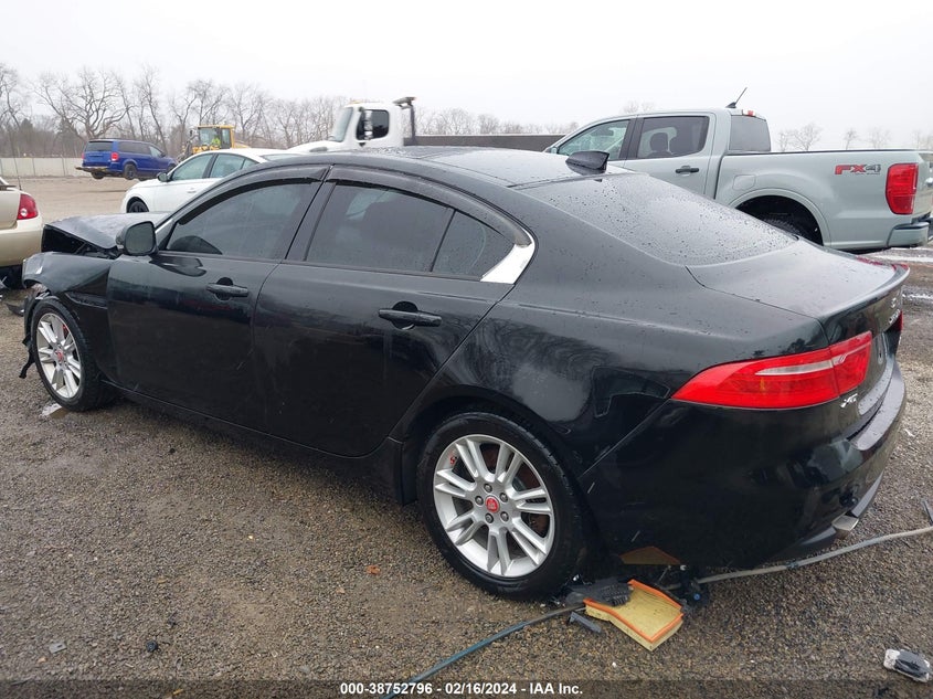 VIN SAJAJ4FX4JCP21565 2018 JAGUAR XE 25T PREMIUM