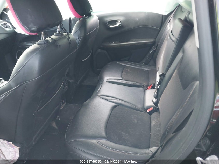 VIN 3C4NJCBB4JT318663 2018 JEEP COMPASS LATITUDE