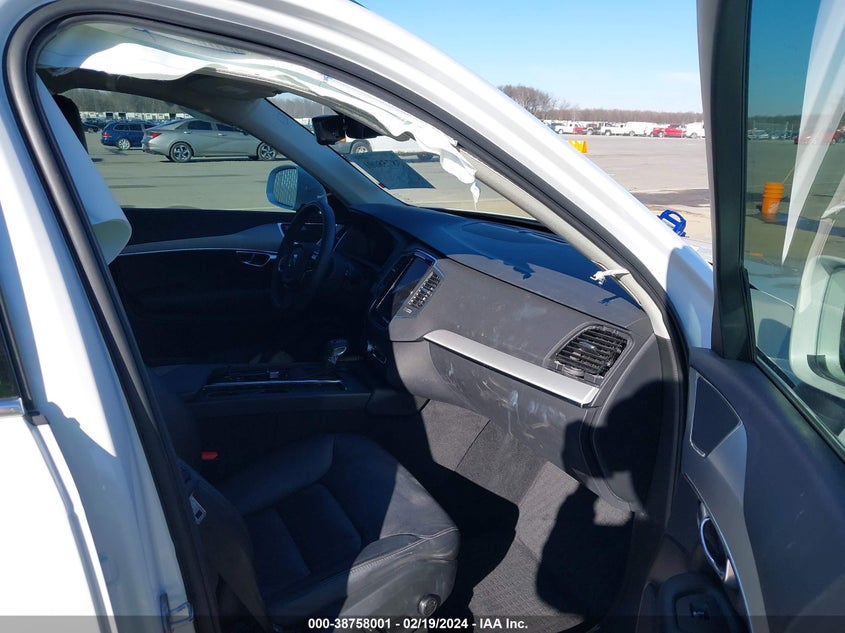 2022 VOLVO XC90 T5 MOMENTUM 7 PASSENGER - YV4102PK9N1857827