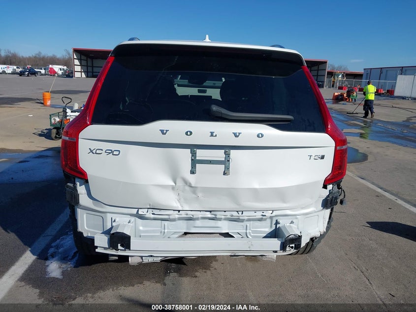 2022 VOLVO XC90 T5 MOMENTUM 7 PASSENGER - YV4102PK9N1857827