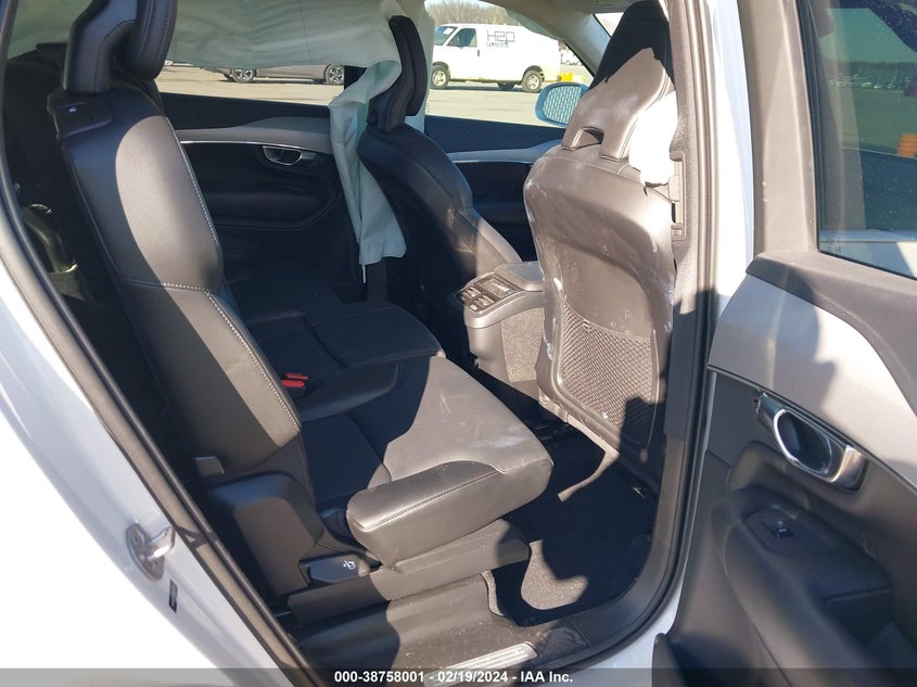2022 VOLVO XC90 T5 MOMENTUM 7 PASSENGER - YV4102PK9N1857827