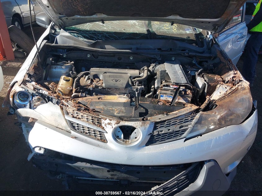2014 TOYOTA RAV4 LE - JTMZFREV8EJ005138