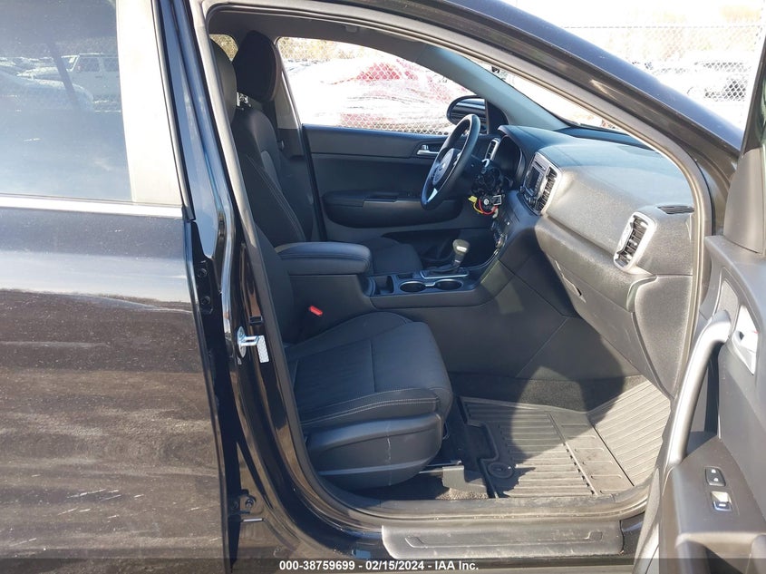 VIN KNDPMCAC6K7608841 2019 KIA SPORTAGE LX