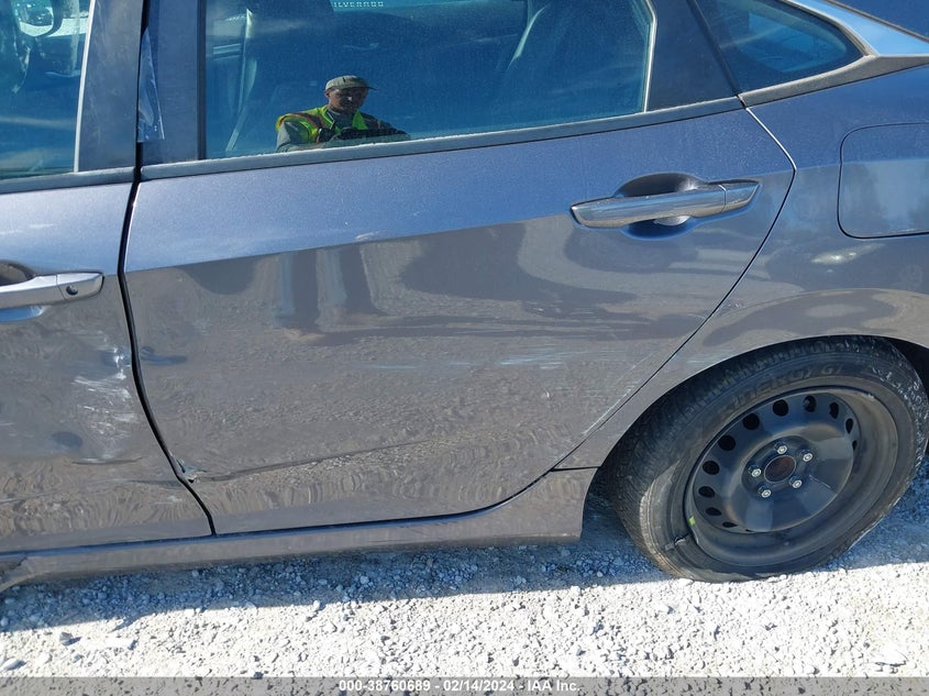 VIN 19XFC2F52HE058677 2017 HONDA CIVIC LX