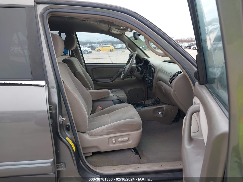 2005 Toyota Sequoia Sr5 V8 VIN: 5TDZT34A75S254666 Lot: 38761330