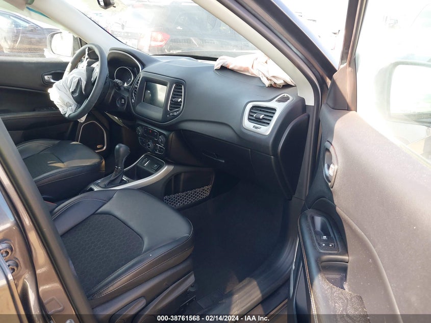 VIN 3C4NJCBB4MT527082 2021 JEEP COMPASS LATITUDE FWD