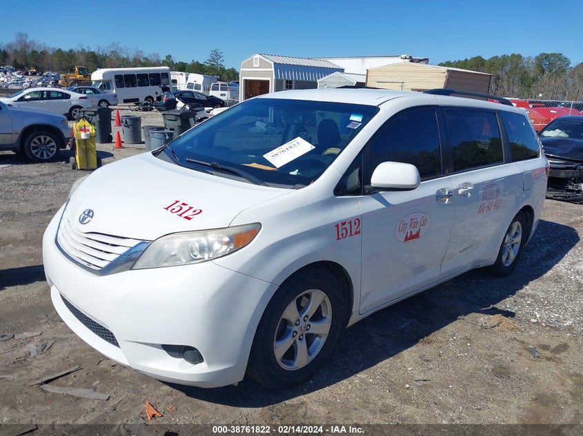 VIN 5TDKZ3DC4HS806811 2017 TOYOTA SIENNA LE 8 PASSENGER