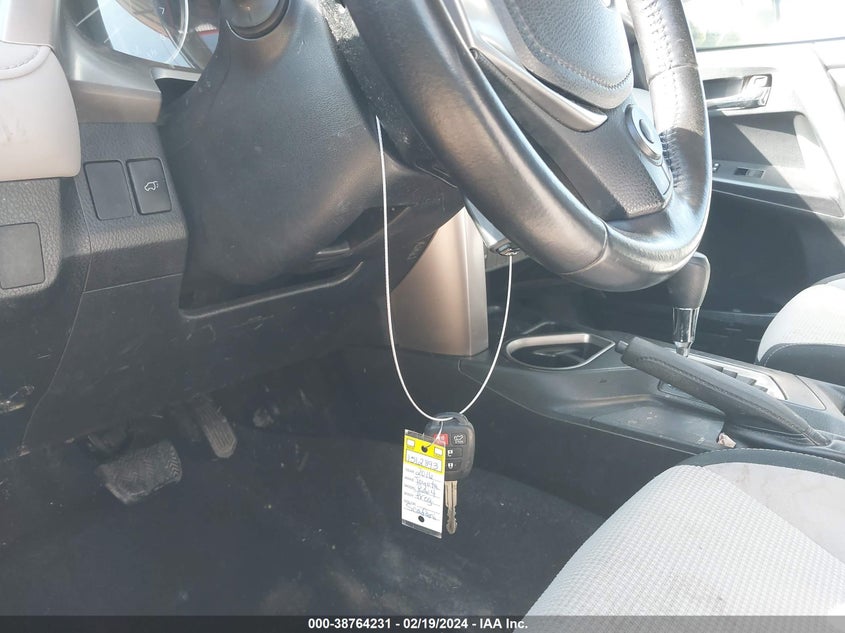 2016 TOYOTA RAV4 XLE - JTMWFREV8GJ098426