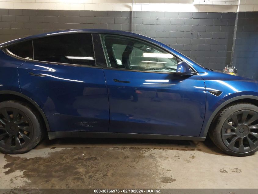 2022 Tesla Model Y Long Range Dual Motor All-Wheel Drive VIN: 7SAYGAEE8NF433764 Lot: 38766975