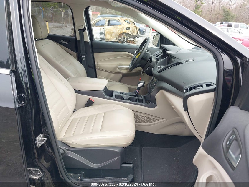 VIN 1FMCU9HDXKUB74887 2019 FORD ESCAPE SEL