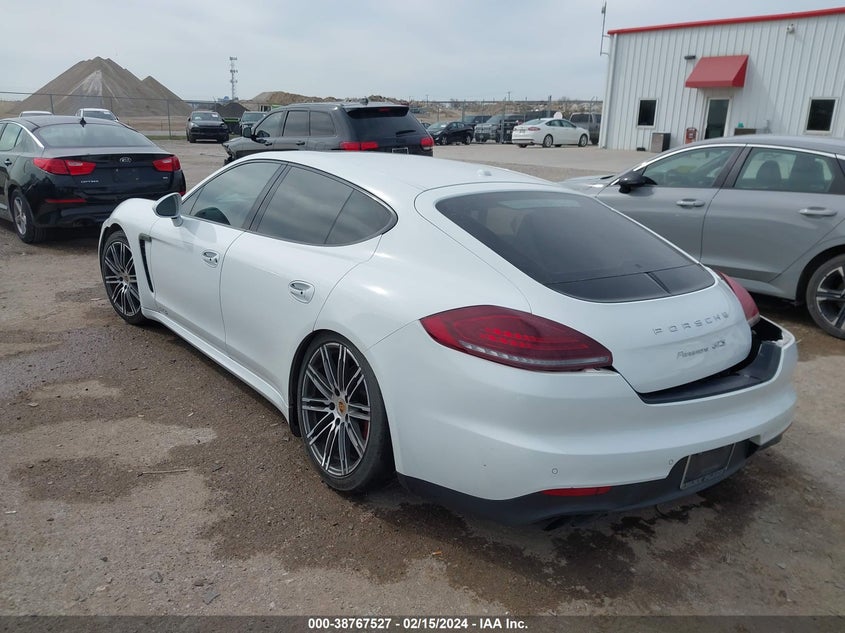 2015 PORSCHE PANAMERA GTS - WP0AF2A77FL081158