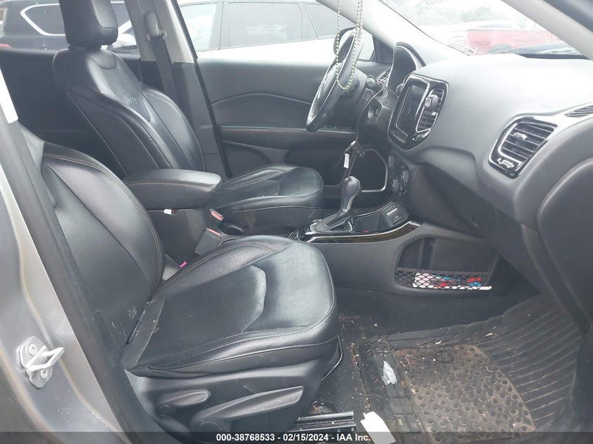 VIN 3C4NJCCB0KT662779 2019 JEEP COMPASS LIMITED