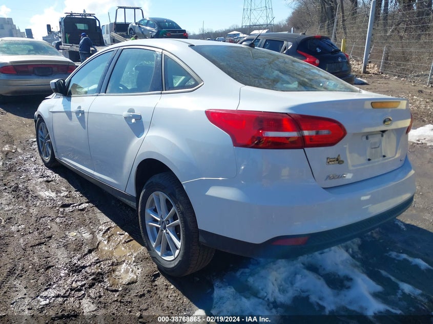 VIN 1FADP3F23JL203316 2018 FORD FOCUS SE