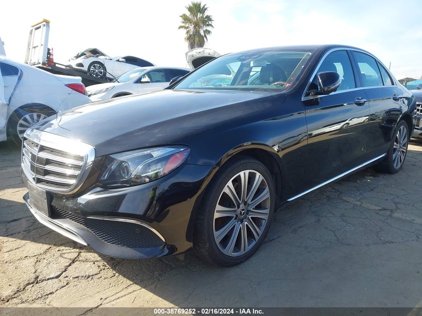 VIN WDDZF4JB4JA385805 2018 MERCEDES-BENZ E 300