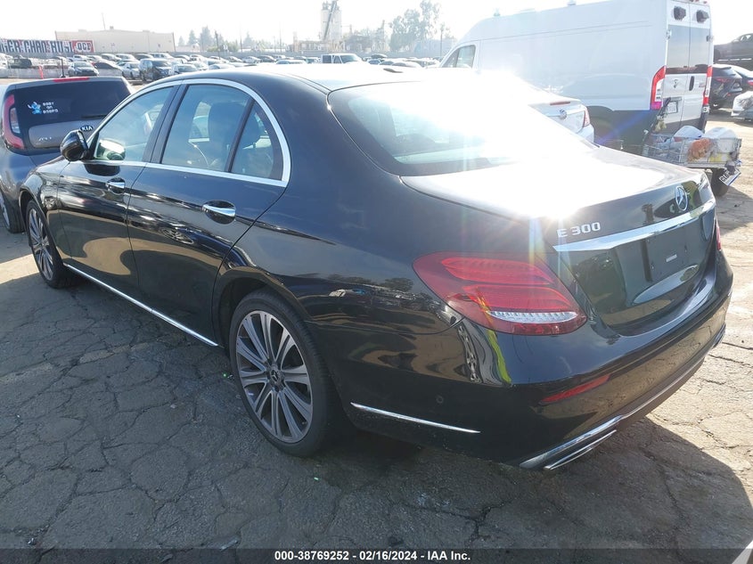 VIN WDDZF4JB4JA385805 2018 MERCEDES-BENZ E 300