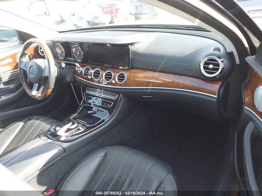 VIN WDDZF4JB4JA385805 2018 MERCEDES-BENZ E 300
