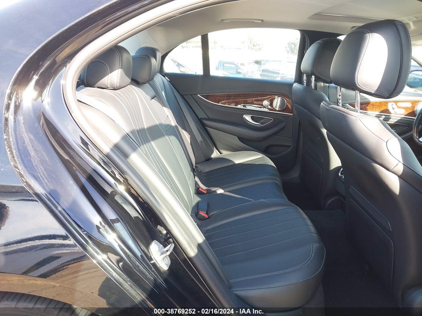 VIN WDDZF4JB4JA385805 2018 MERCEDES-BENZ E 300