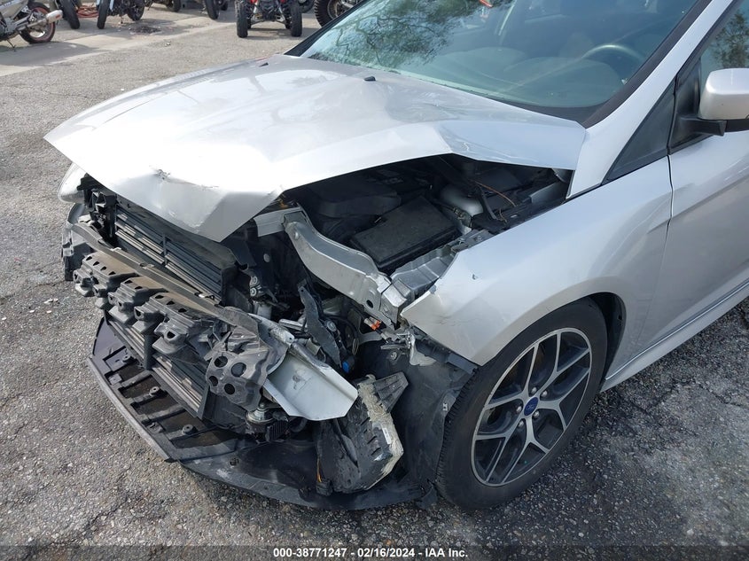 2016 FORD FOCUS SE - 1FADP3F2XGL362486