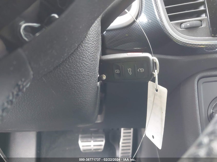 2013 VOLKSWAGEN BEETLE 2.0T - 3VW7T7AT1DM824676