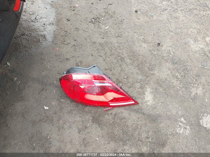 2013 VOLKSWAGEN BEETLE 2.0T - 3VW7T7AT1DM824676