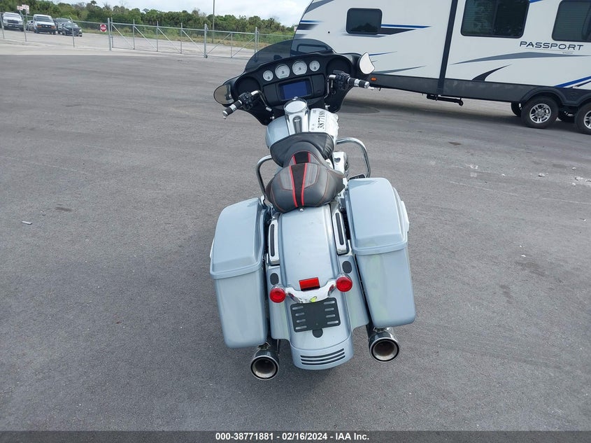 2023 HARLEY-DAVIDSON FLHX - 1HD1KBC11PB676985