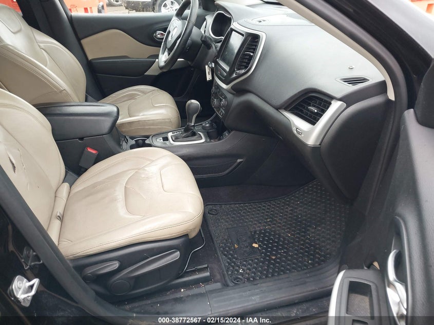 VIN 1C4PJMCB0HW588751 2017 JEEP CHEROKEE LATITUDE 4X4