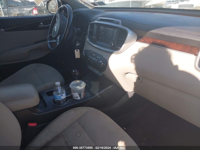 VIN 5XYPGDA55HG199824 2017 KIA SORENTO 3.3L LX