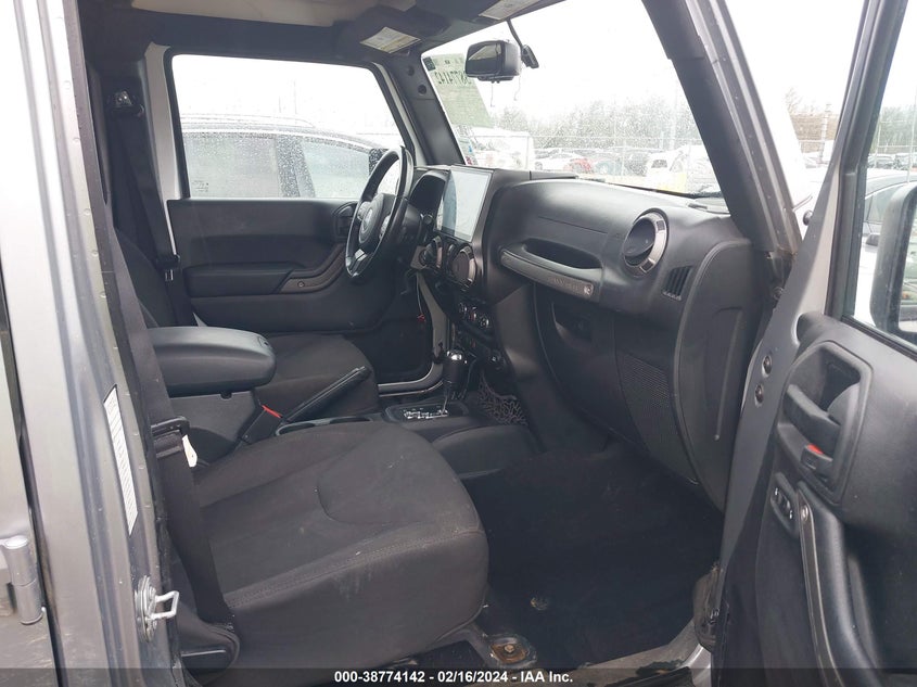 2017 JEEP WRANGLER UNLIMITED SPORT 4X4 - 1C4HJWDG2HL546657