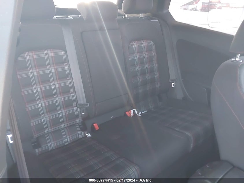 2016 VOLKSWAGEN GOLF GTI S/SE - 3VWYT7AU7GM024837