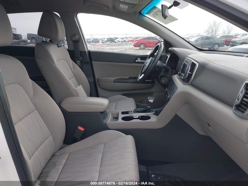 VIN KNDPMCAC1H7117411 2017 KIA SPORTAGE LX