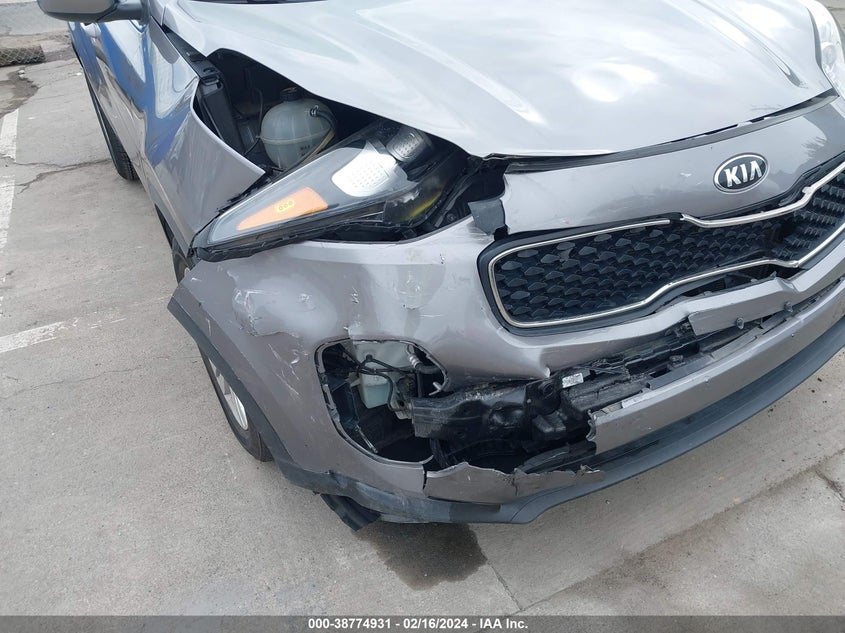 VIN KNDPM3AC3J7394860 2018 KIA SPORTAGE LX