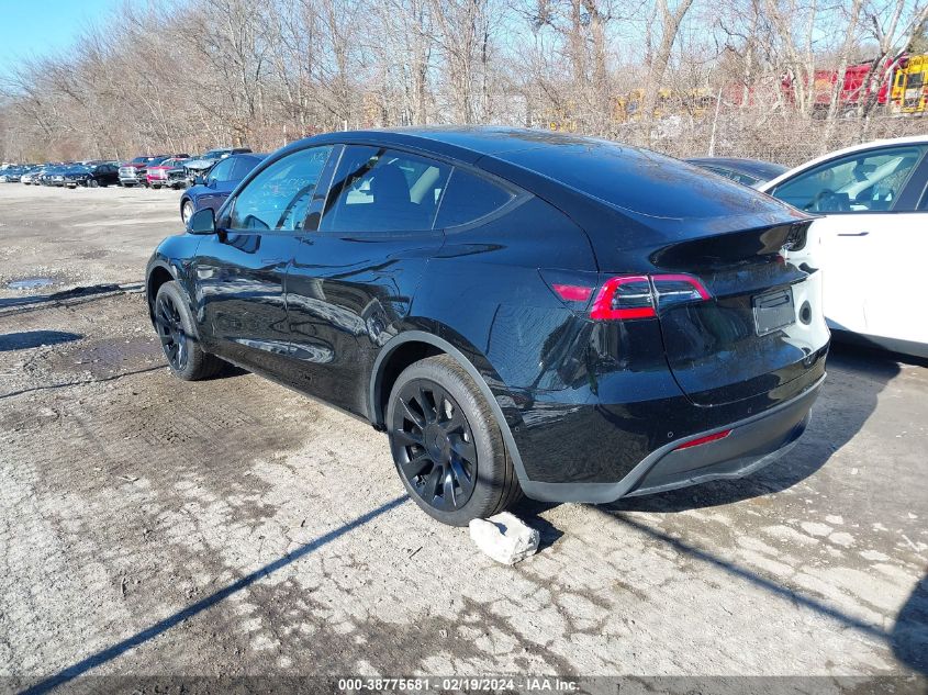 2021 Tesla Model Y Standard Range Rear-Wheel Drive VIN: 5YJYGDED3MF108962 Lot: 38775681