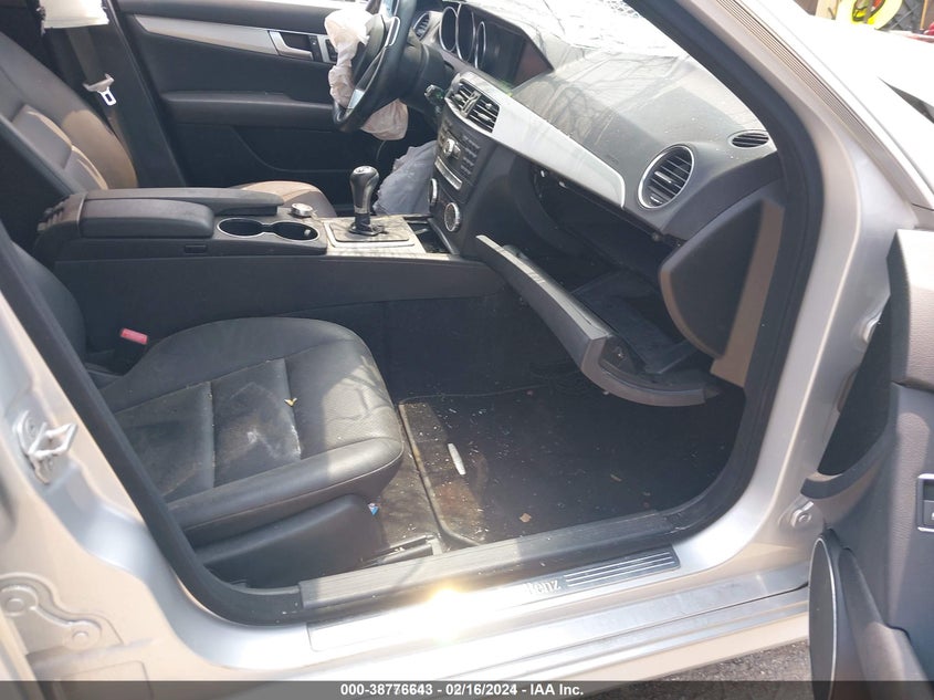 2014 MERCEDES-BENZ C 250 - WDDGF4HB3EA952508