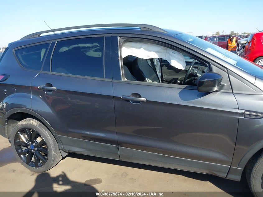 VIN 1FMCU0GD0HUC26422 2017 FORD ESCAPE SE
